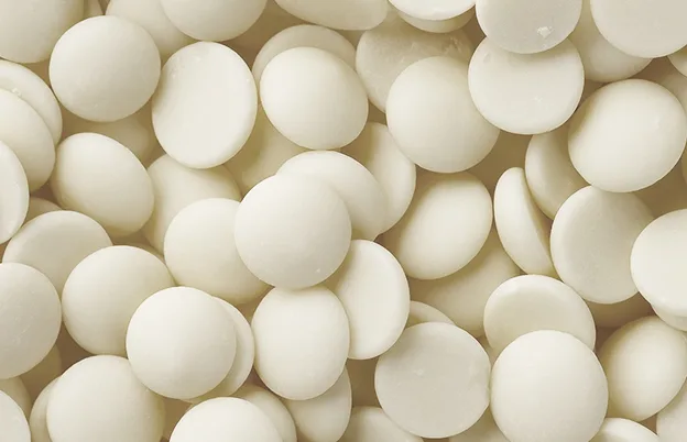 pedaços de chocolate branco