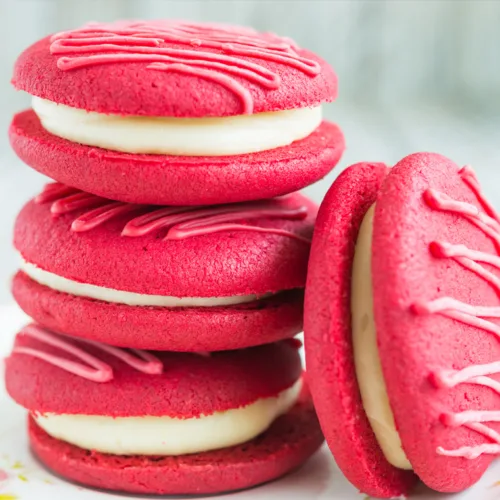 red velvet macarons